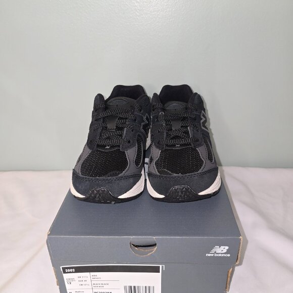 New Balance 2002, US Kid's, Black/Black, Various Sizes 12M & 11M, New in Box - Picture 2 of 8